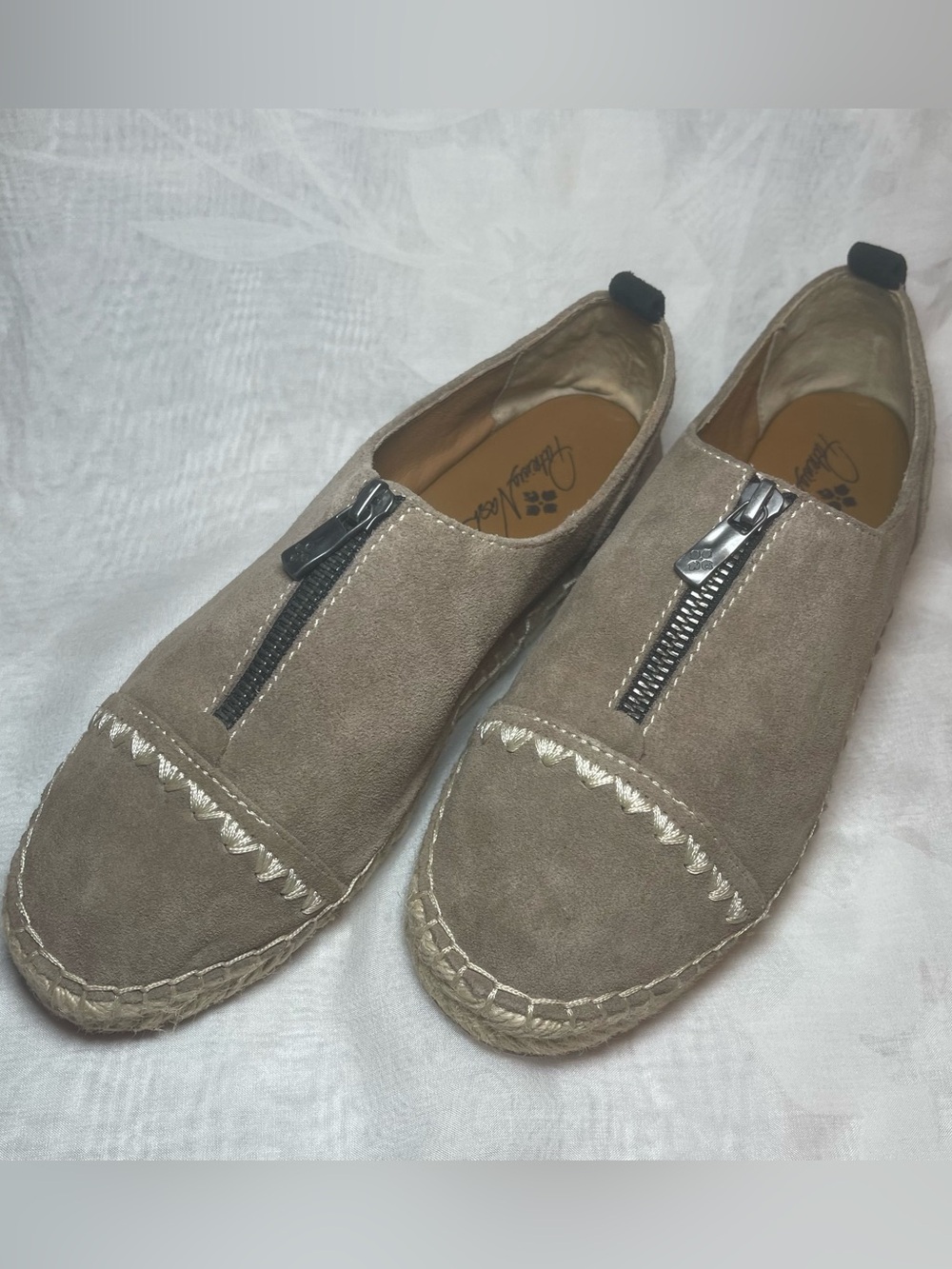 Patricia Nash Eva Taupe Suede Front Zip Espadrille Flat Shoes Size 9